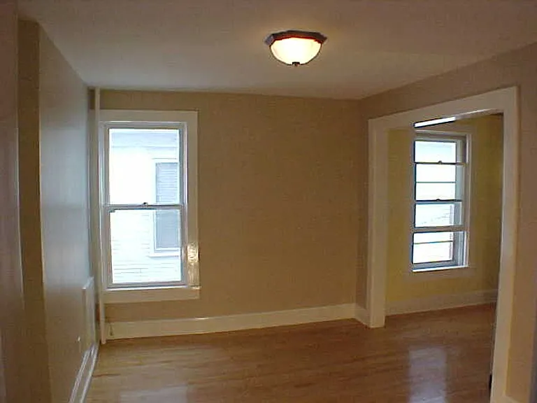 215 E Mifflin St — Photo 3