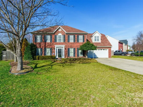 10034 Wild Dogwood Ct, Charlotte, NC 28273