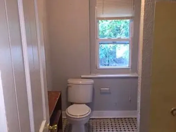 1143 Cambridge Ave, Camden, NJ 08105