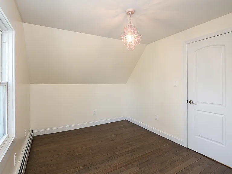 987 Kings Pkwy — Photo 29