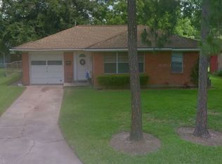 1017 Meadowlane St, Angleton, TX 77515
