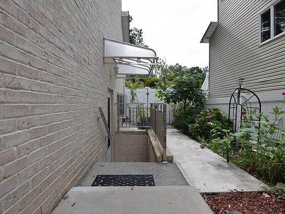 2nd image of 312 Vineland Ave