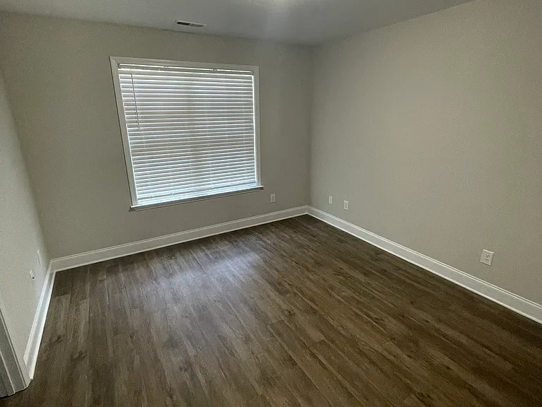 347 E Pine Ave — Photo 10