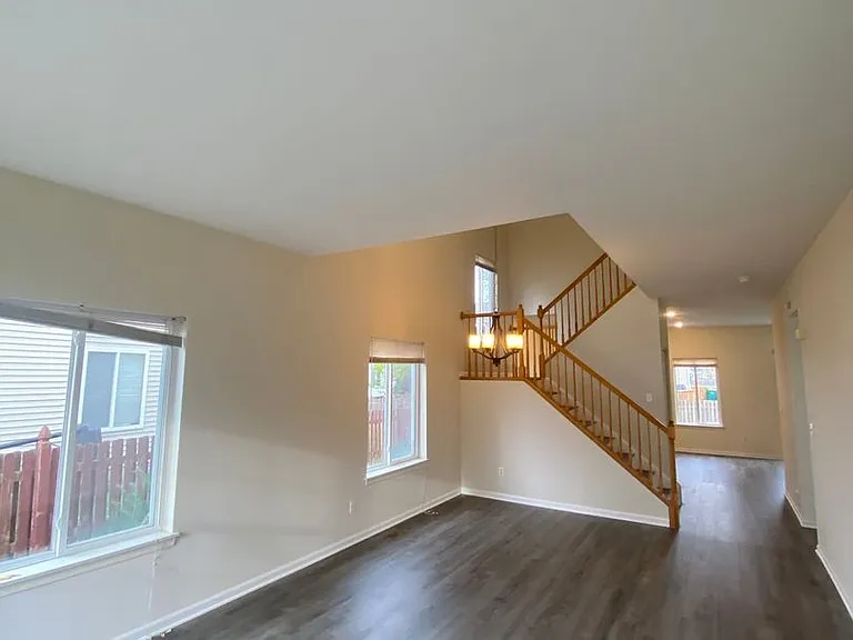 315 Richmond Dr — Photo 5
