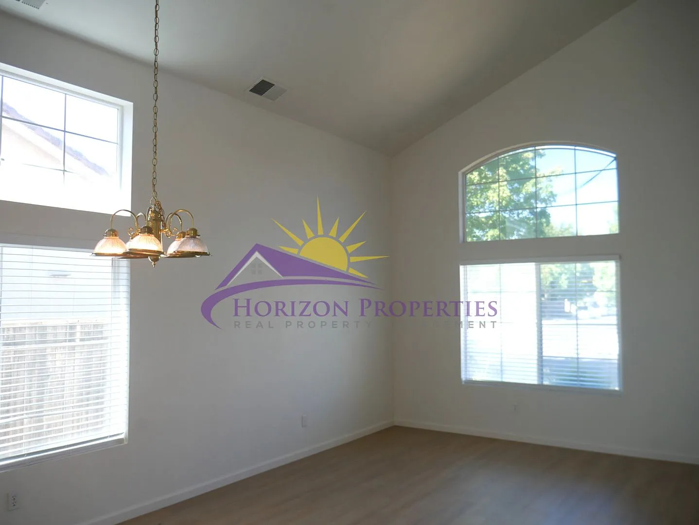 Two Story 4 Bed 3 Bath 1,863sqft Elk Grove Home in Laguna Park — Photo 3