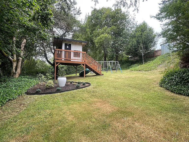 1398 Oregon Ave — Photo 56