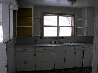 2nd image of 904 N Nottawa St