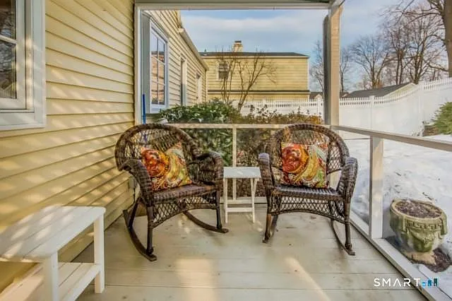 90 Linden Ave — Photo 14