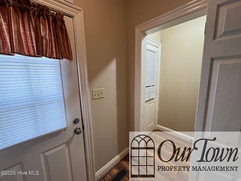 2906 Brentwood Dr N — Photo 26