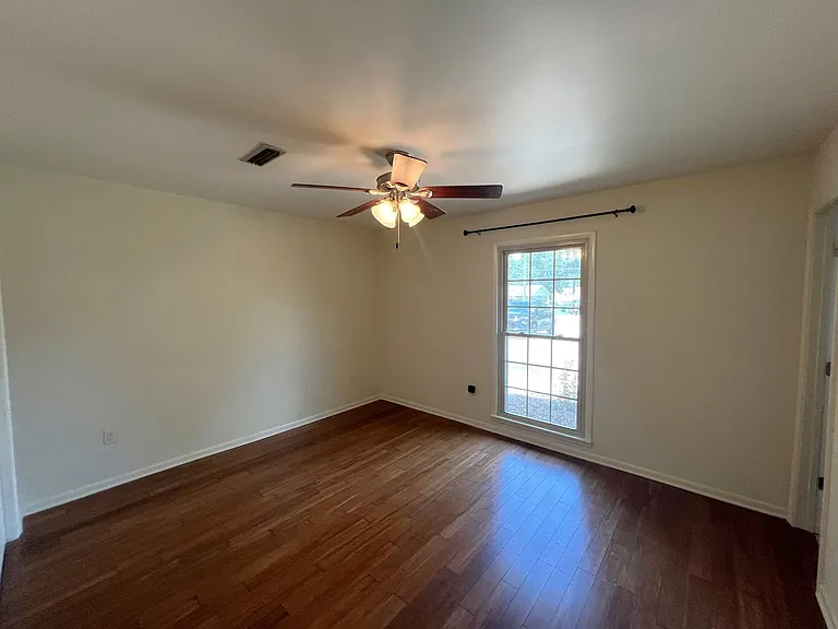 204 Heritage Blvd — Photo 6