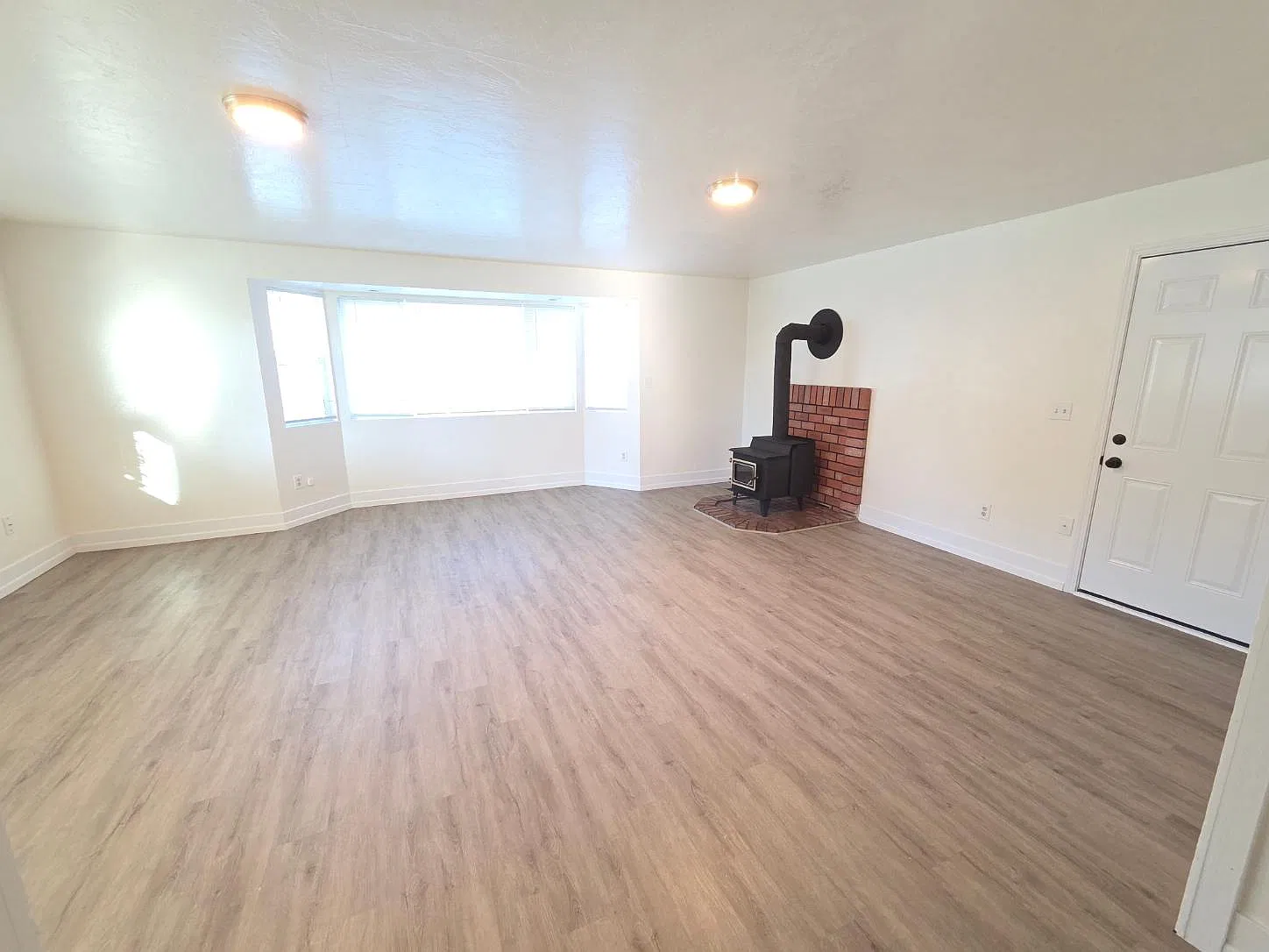 3 bed, 1900 sqft, $3,000 — Photo 3