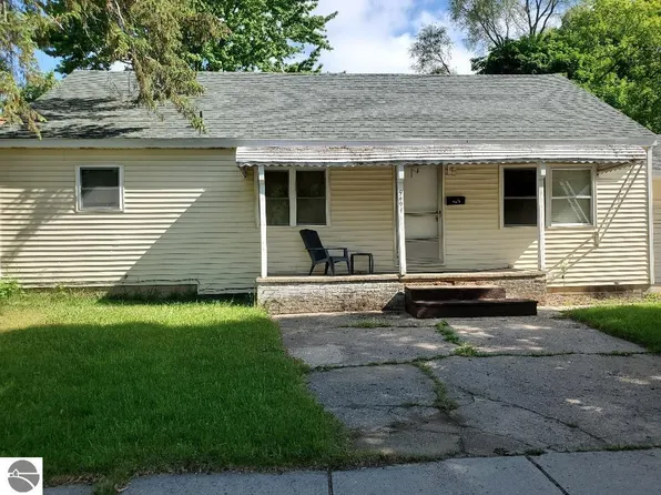 909 Crosslanes St, Mount Pleasant, MI 48858