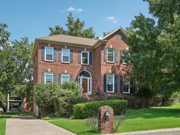 100 Fairlake Ct, Hendersonville, TN 37075
