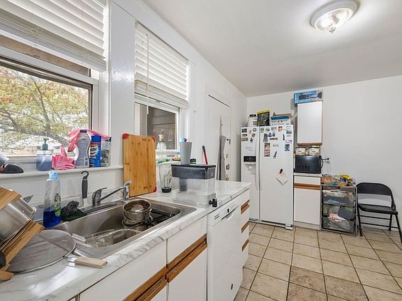 3rd image of 18 Claymoss Rd #1