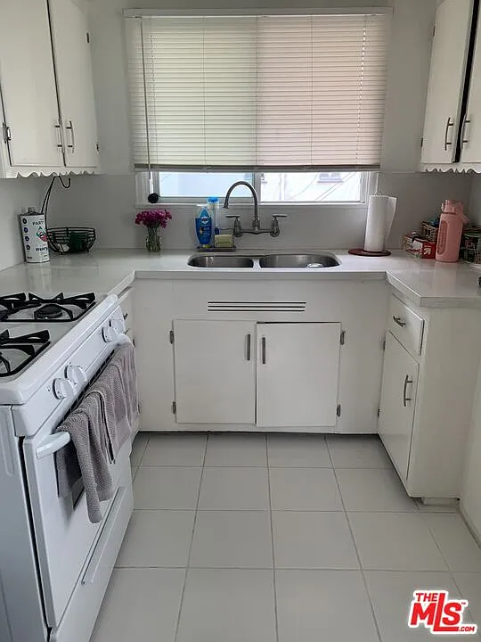 2 bed, 1.0 bath, 1200 sqft, $2,600 — Photo 4