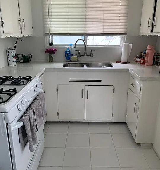 1470 S Sherbourne Dr #6 — Photo 4