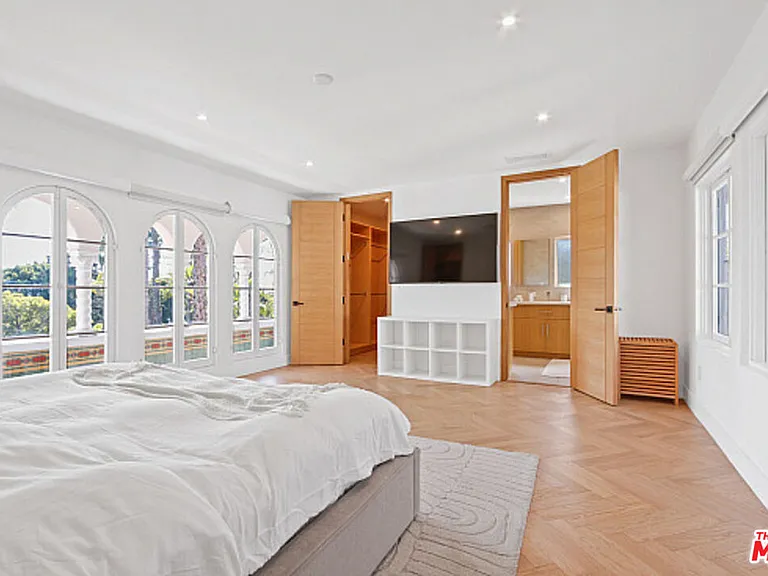 9451 Sunset Blvd — Photo 49