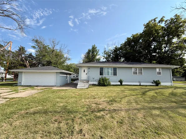 1836 Curtis Ave, Chariton, IA 50049
