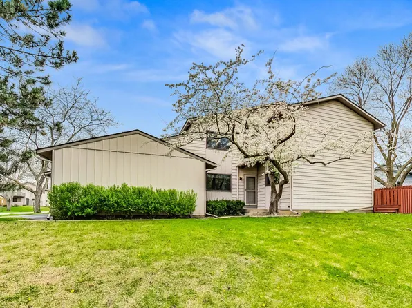 130 Windsor Dr, Vernon Hills, IL 60061