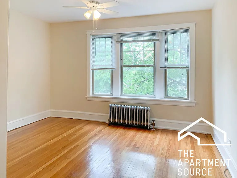 1607 W Berteau Ave #2 — Photo 4