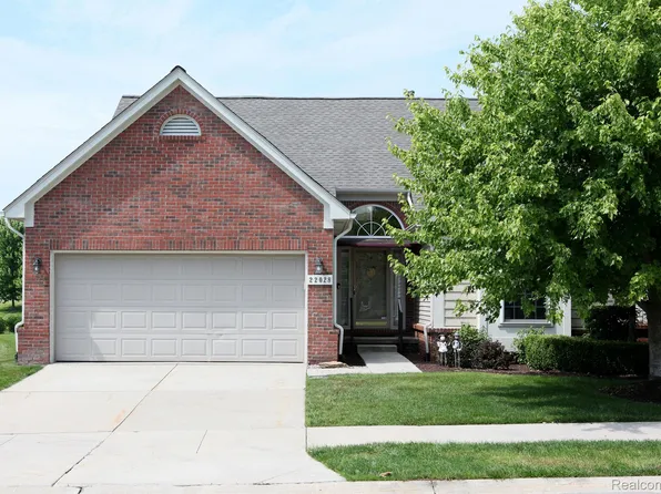 22028 Norwich Dr #21, Macomb, MI 48042