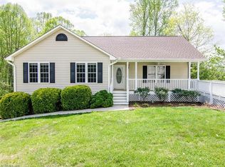 5 Grassy Meadow Dr, Candler, NC 28715