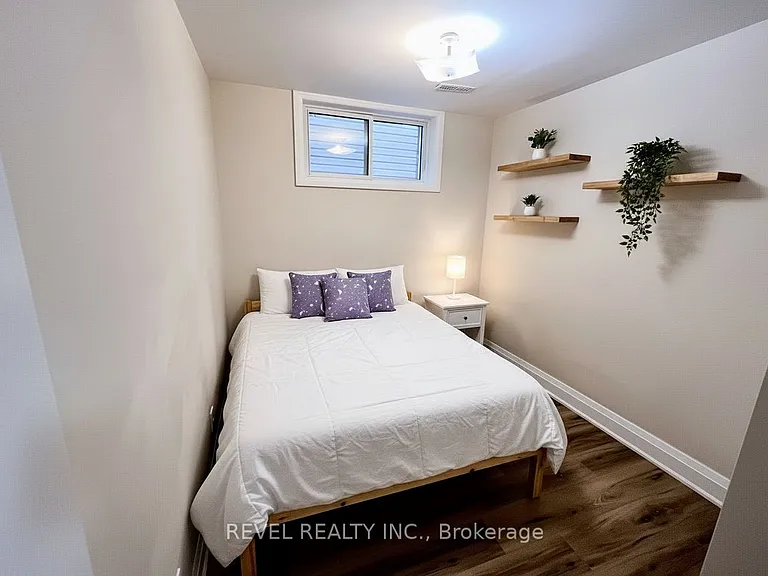 564 Blackthorn Ave #LOWER — Photo 10