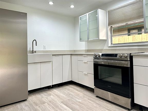 5th image of 502 E KNOLLWOOD STREET