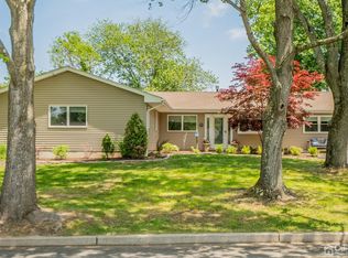 54 Cambridge Rd, Kendall Park, NJ 08824