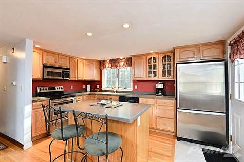 Kitchen w/Center Island