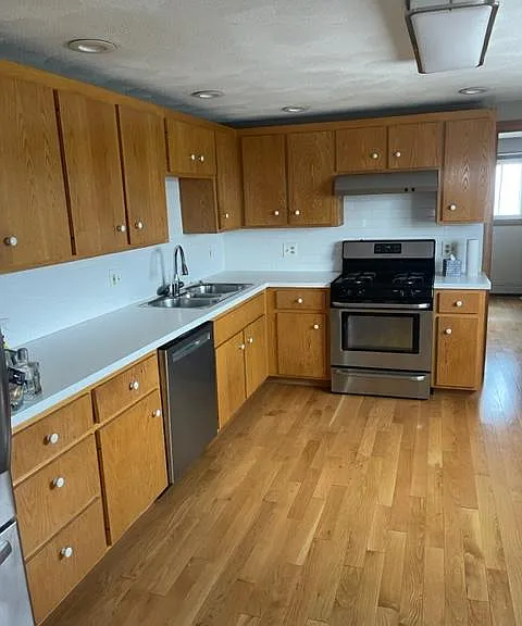 100 Tafts Ave #2 — Photo 4