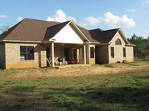 3rd image of 123 Pinetree Dr