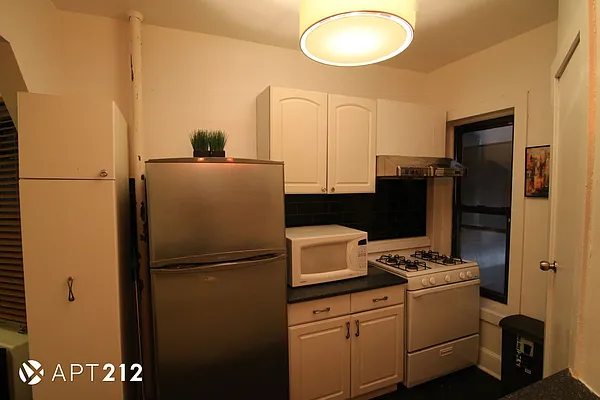 Rented by APT212 INC | media 9