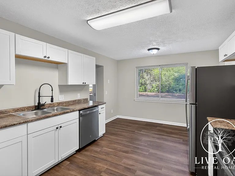 623 Georgia Ave — Photo 10