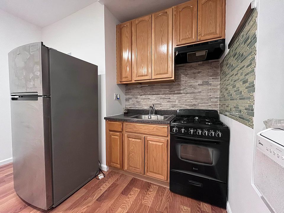 1st image of 2721 23rd St APT 1C