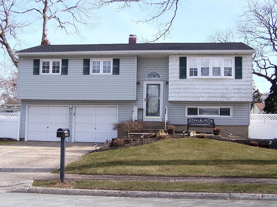 1st image of 7 Mueller Dr