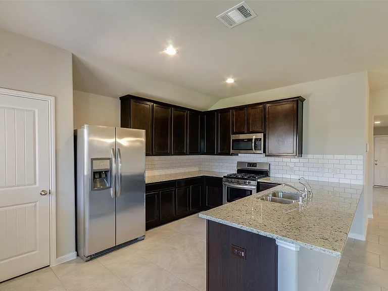 2213 Del Mar — Photo 15