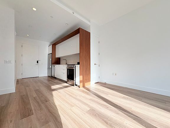 2nd image of 228 E 135th St #702
