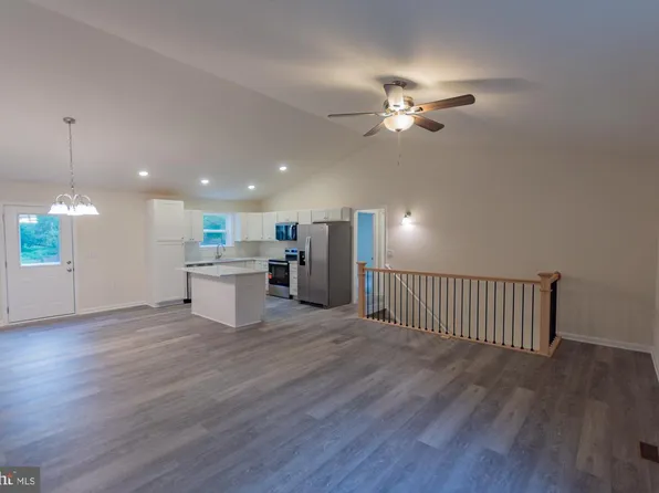 183 Foothill Ln, Harpers Ferry, WV 25425