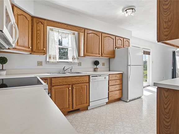 4th image of 103 Adams Cir