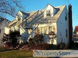 36 Chester Rd, Lynbrook, NY 11563