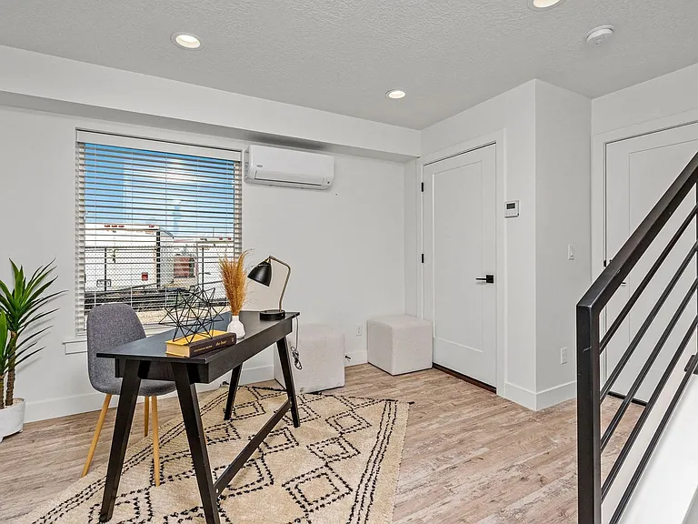 Central Heights Townhomes — Photo 24