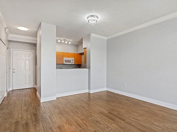 4th image of 616 Clearwater Park Road #1208