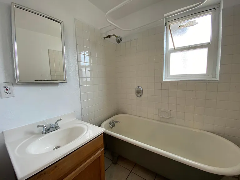 2310 E Madison St — Photo 19