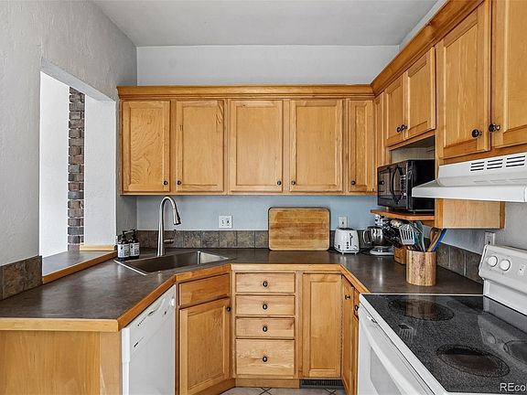 5th image of 3031 E 10th Avenue