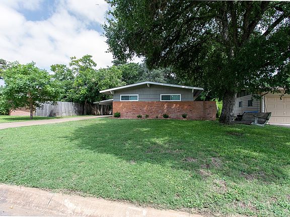 2nd image of 404 Galbraith Ave