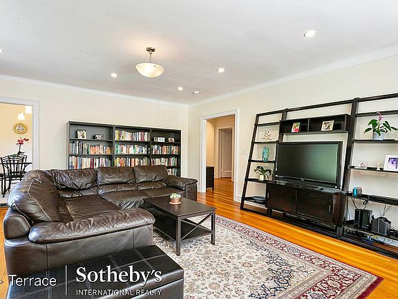 4th image of 150 Burns St APT 2AB