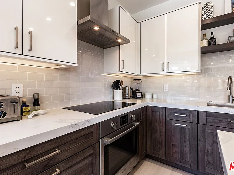 838 N Doheny Dr #203 — Photo 14