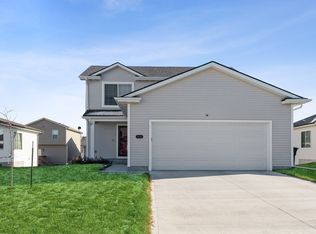 2425 Whispering Ridge Dr, Des Moines, IA 50320