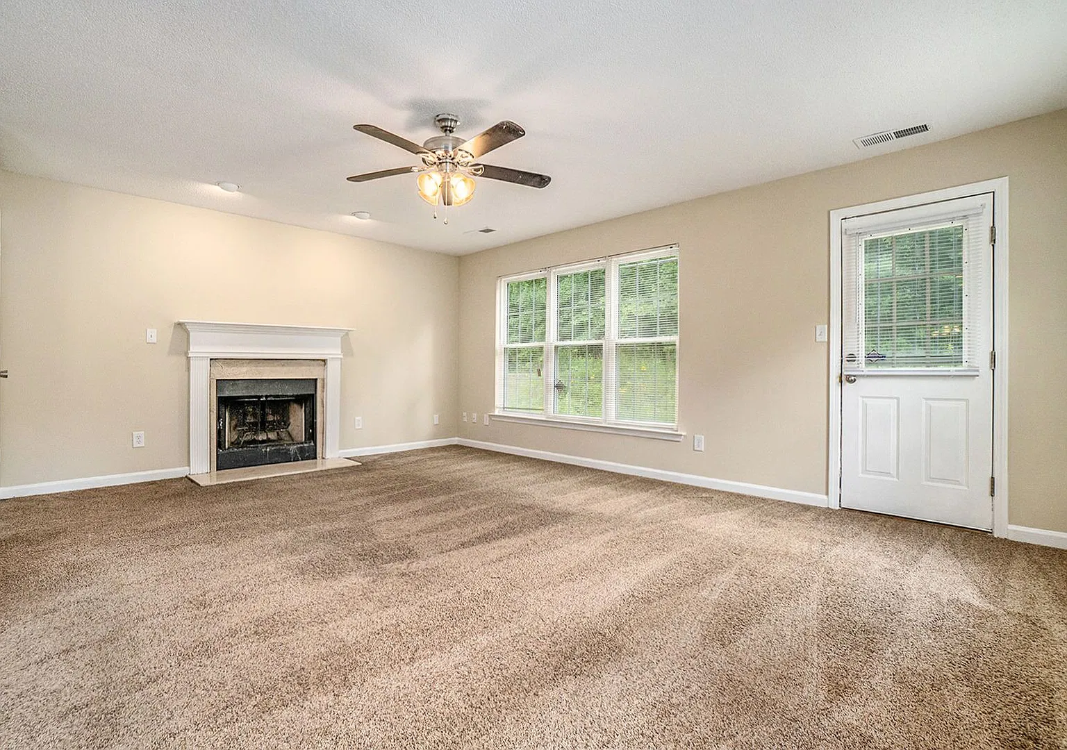 3 bedroom, 2.5 bath in Ellenwood — Photo 2